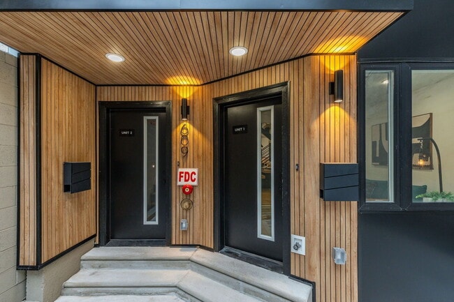 Photo - 609 S Orianna St Townhome