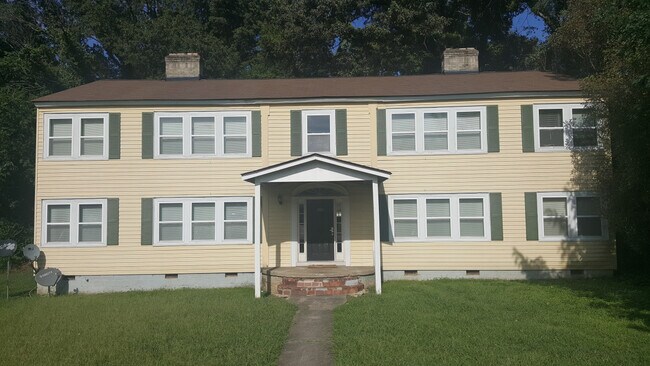 Building Photo - Colonial