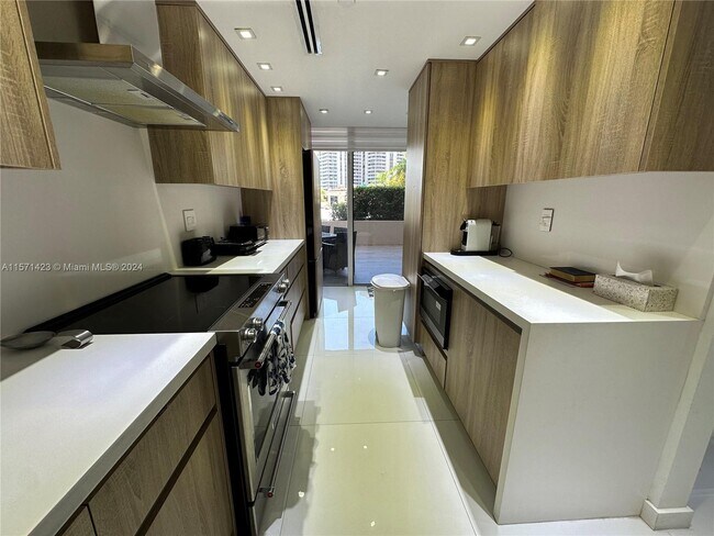 Foto del edificio - 19667 Turnberry Way
