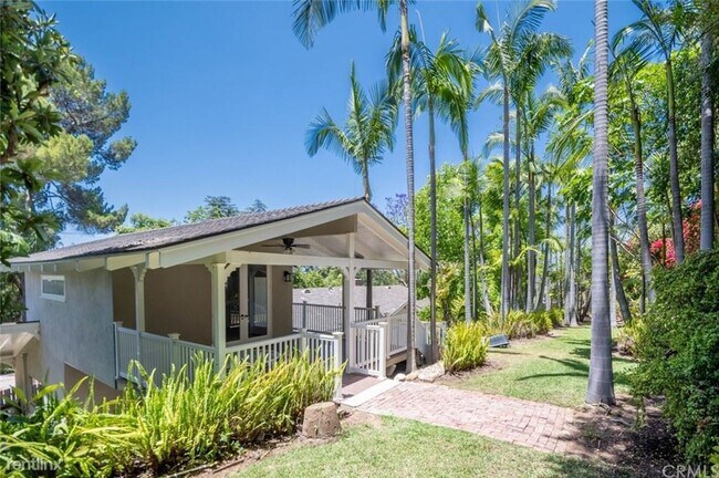 Foto del edificio - Studio, 1 bath House - 11980 Red Hill Aven...