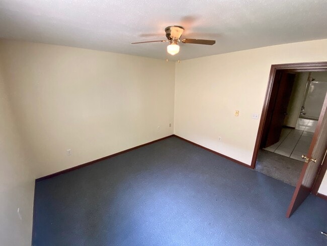 Building Photo - 1206 West Ave S