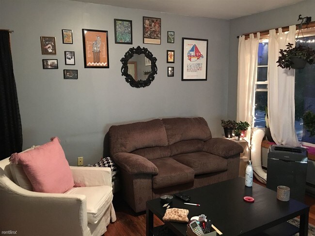 Building Photo - 96 Gano St