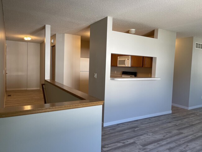 Building Photo - 9117 Scarlet Globe Dr