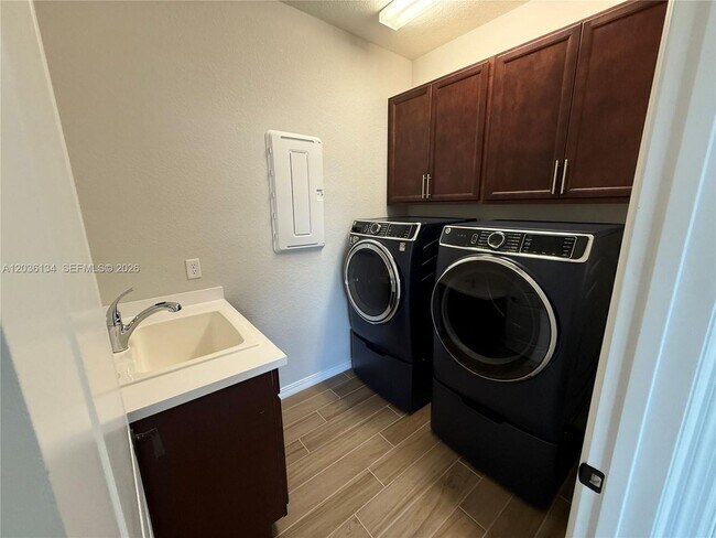 Foto del edificio - 8112 NW 78th St