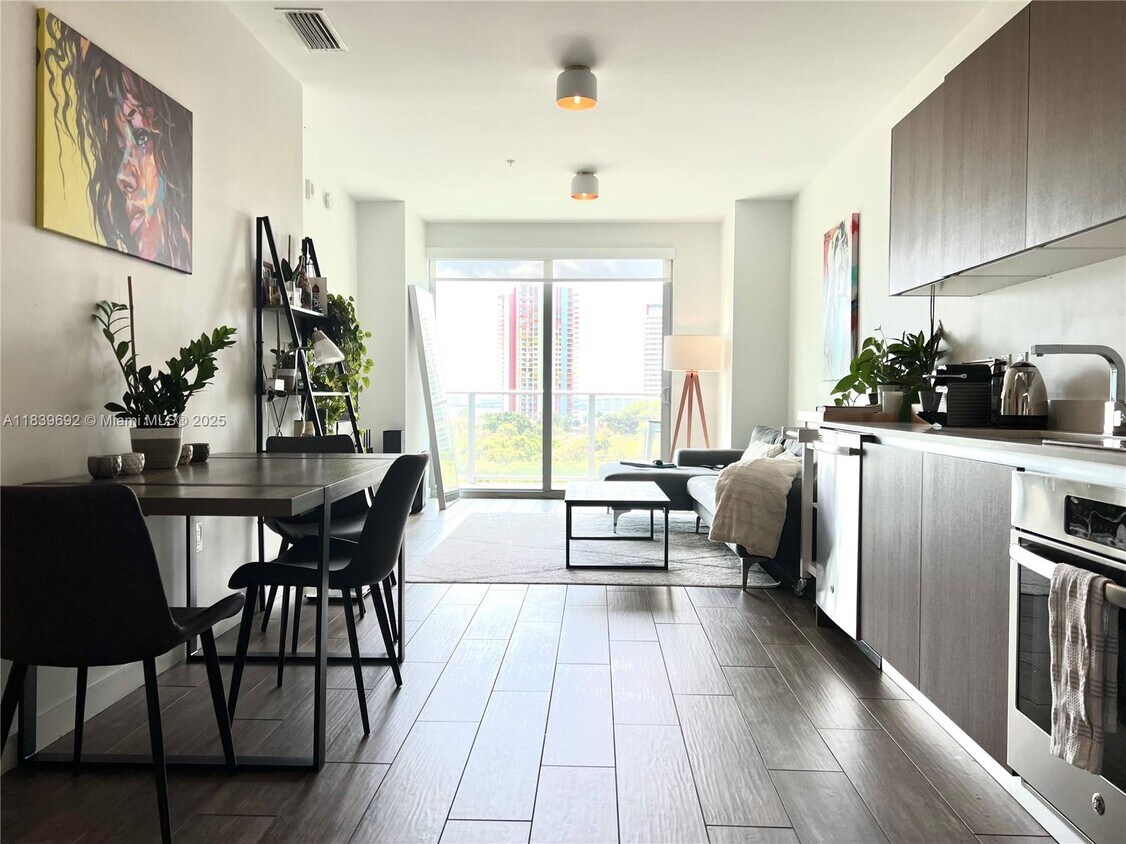 Foto principal - 1600 SW 1st Ave