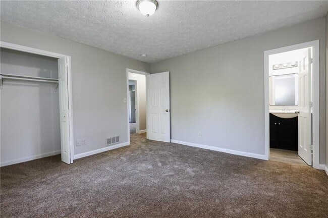 Building Photo - 43 Country Square Way