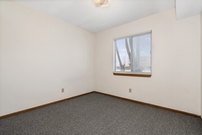 Building Photo - 1315 W Lincoln Hwy