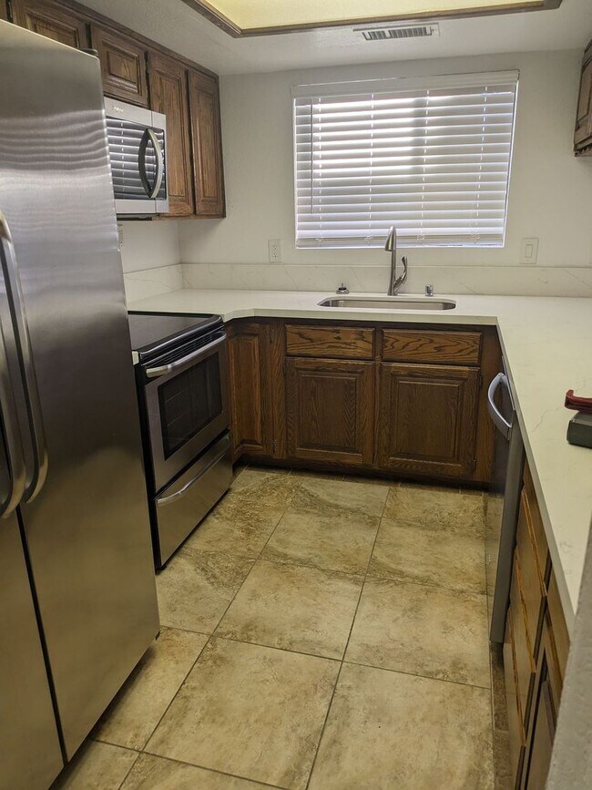 Building Photo - 1/2 OFF 1st Month's Rent   Newly Remodeled...