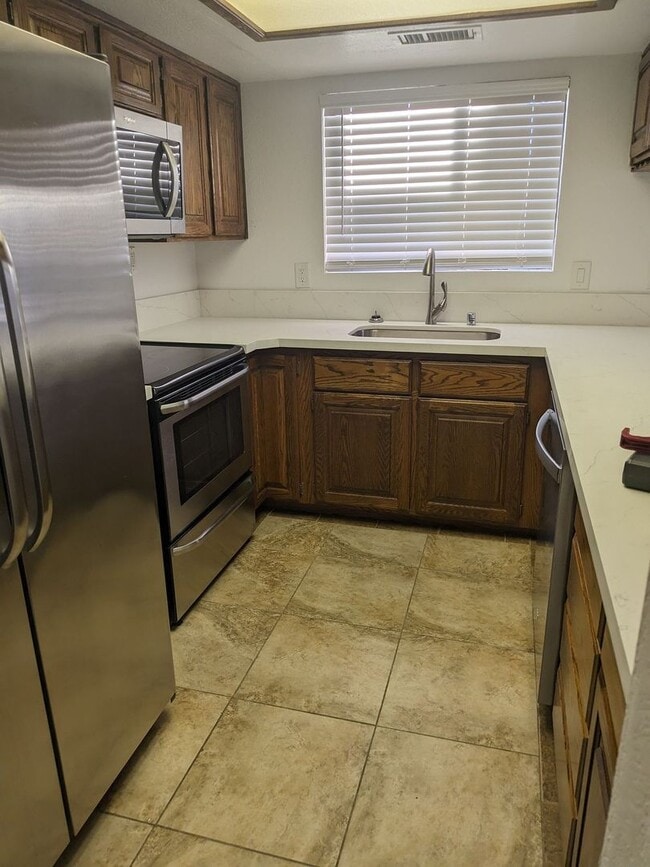 Building Photo - Newly Remodeled 2 Bedroom Condo at Rivervi...
