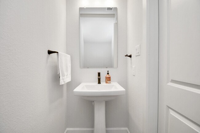 Foto del edificio - 1538 Park Path Dr