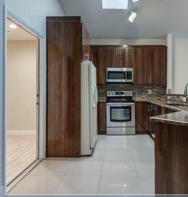 Foto del edificio - 7705 Forest Green Ln