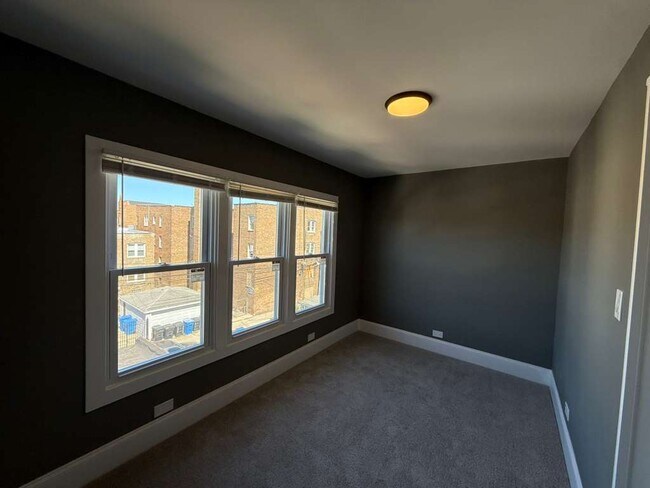 Foto del edificio - 8210 S Marshfield Ave