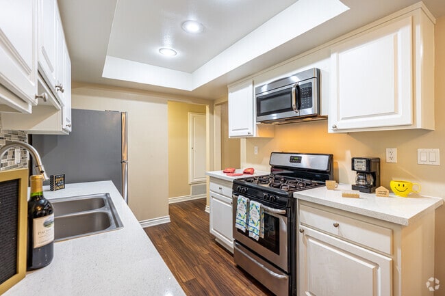 1BR, 1 BA - 710SF - Kitchen - Monterra Springs Apts