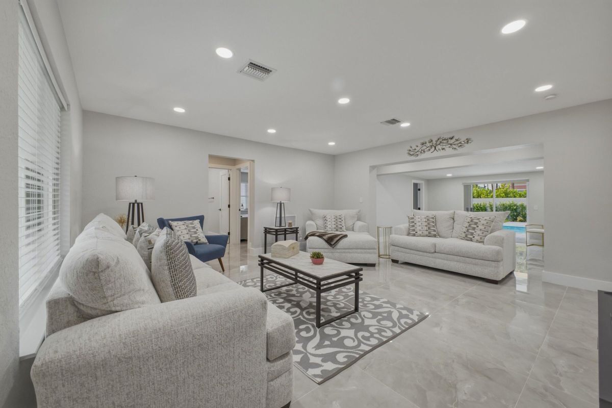 Building Photo - 632 Las Palmas Park