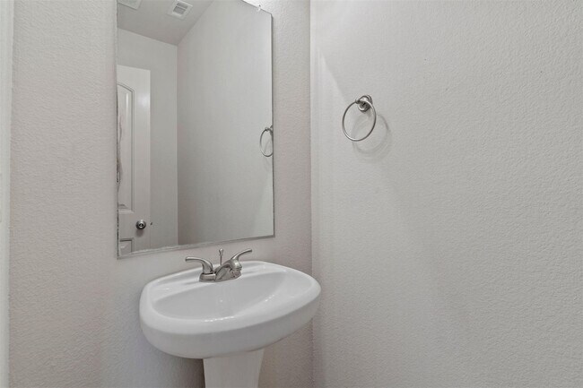 Foto del edificio - Beautiful 4 Bed 2 Bath townhome in Grand P...
