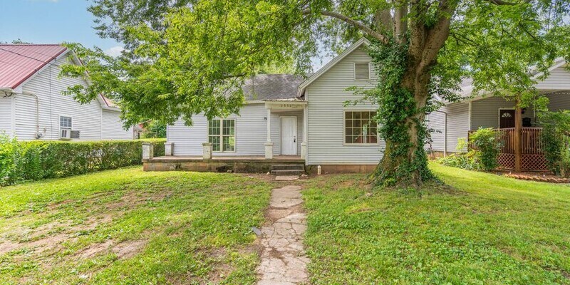 Primary Photo - 1330 Clay St