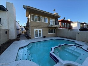 Building Photo - 908 Vegas Valley Dr