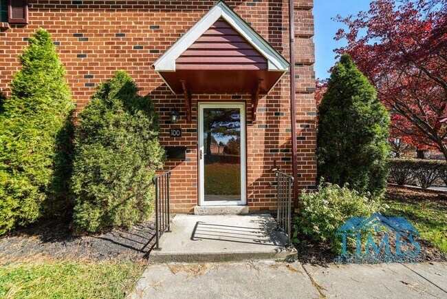 Building Photo - 100 Lampeter Ct