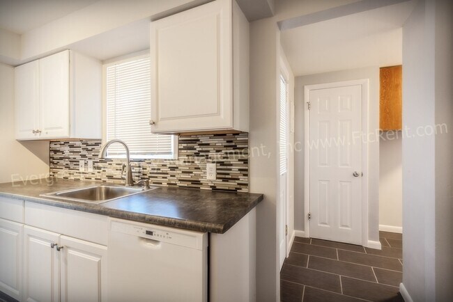 Building Photo - Adorable 3-bedroom Close to CSU and Old Town!