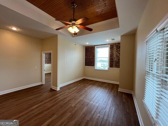 Foto del edificio - 55 E Main St