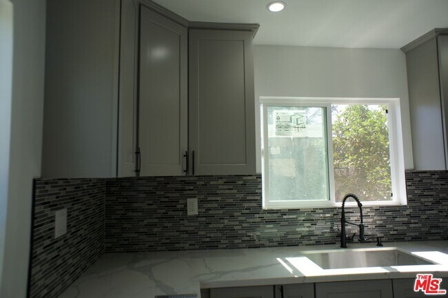 Building Photo - 2229 W 29th Pl