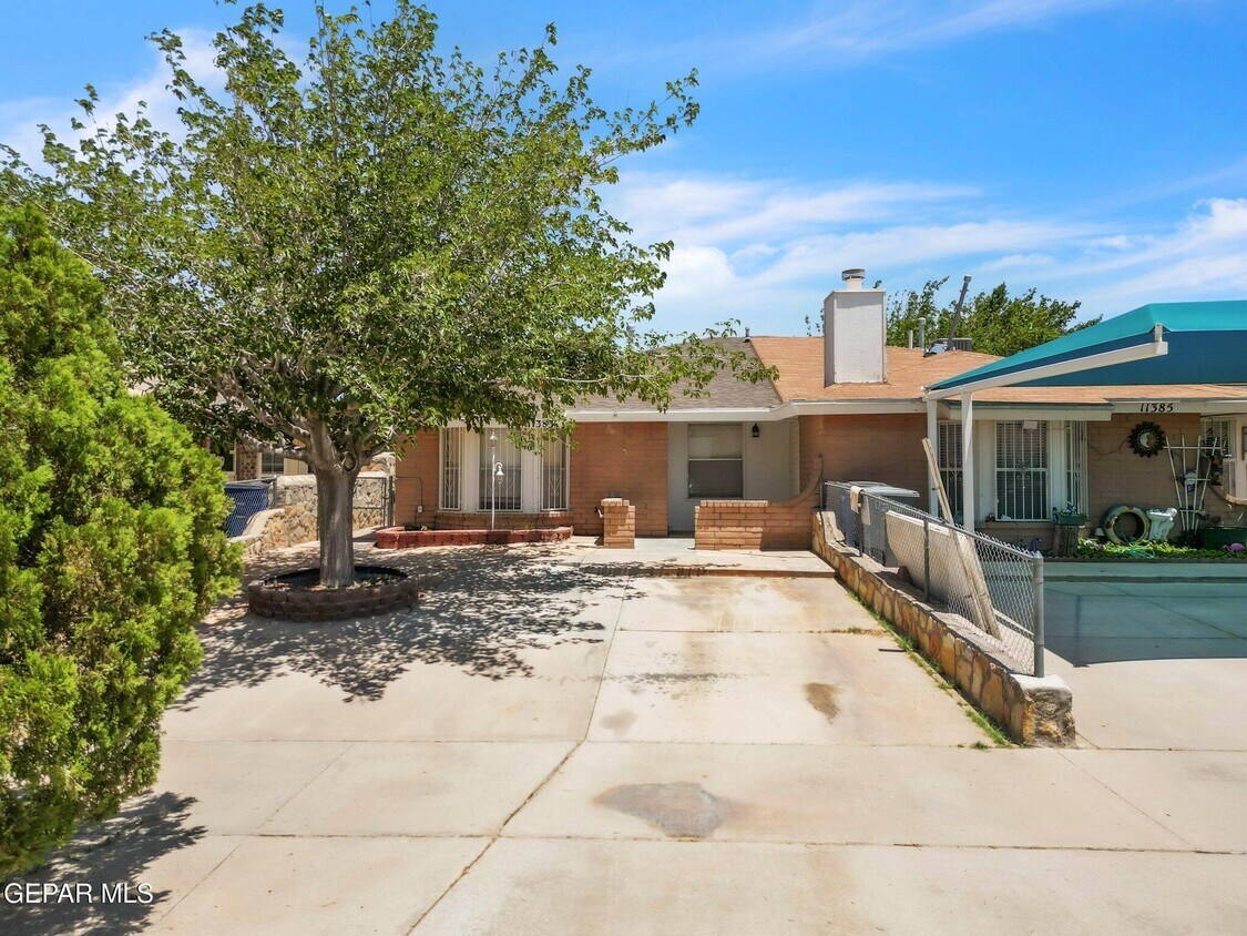 Foto principal - 11383 Lake Erie Dr