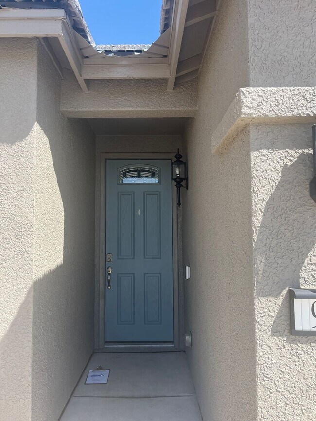 Building Photo - Beautiful Like New 4 Bedroom 3 Bathroom ho...