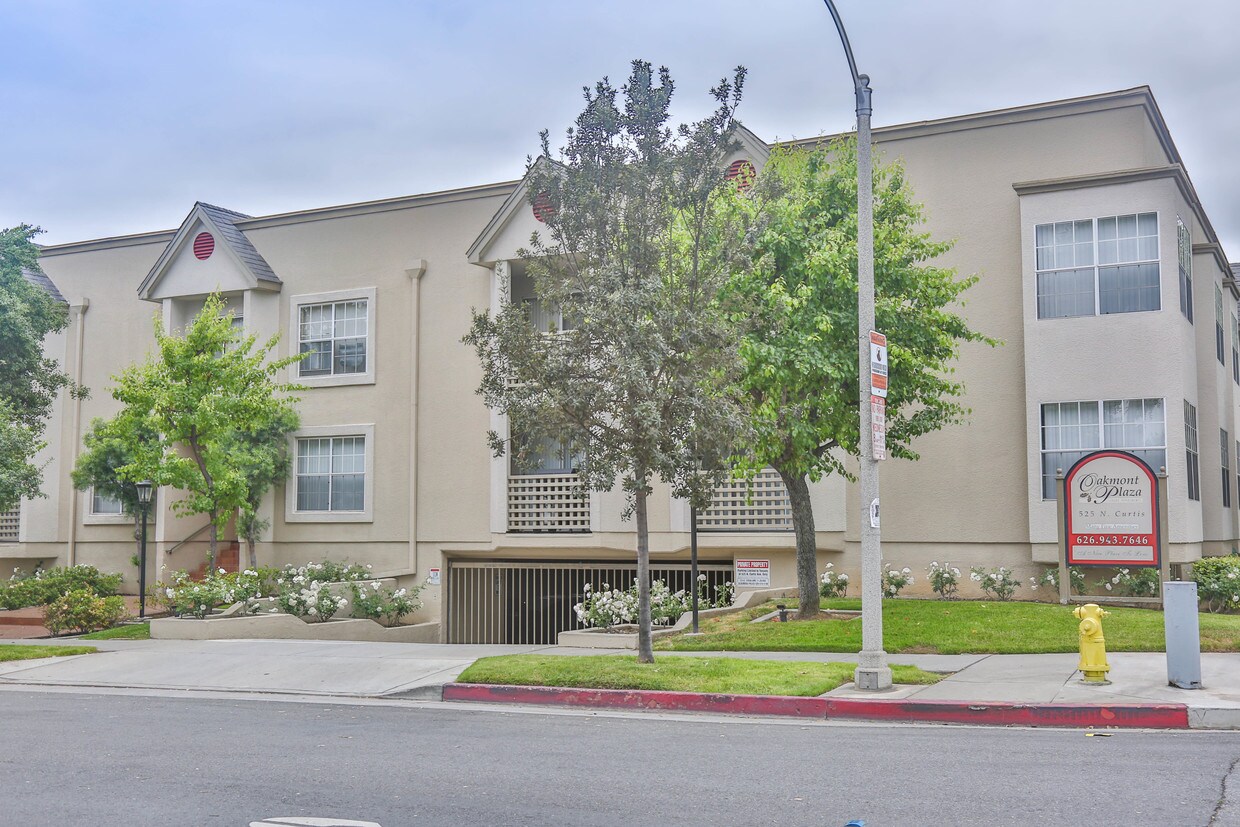 Primary Photo - 525 N Curtis Ave
