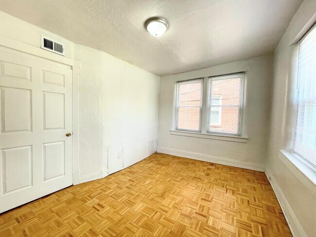 Foto del edificio - 7202 Lyndover Pl