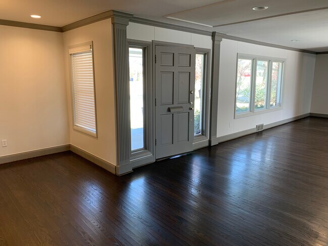 Building Photo - 1720 Dorchester Pl