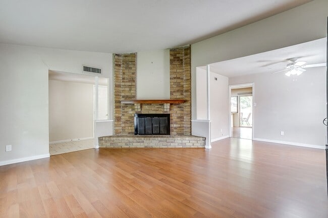 Foto del edificio - 5316 N Colony Blvd