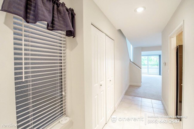 Foto del edificio - 2 br, 2 bath Apartment - 7359 Old Redmond Rd