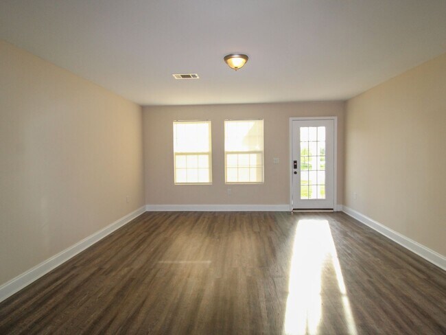 Foto del edificio - 140 Meadows Ln