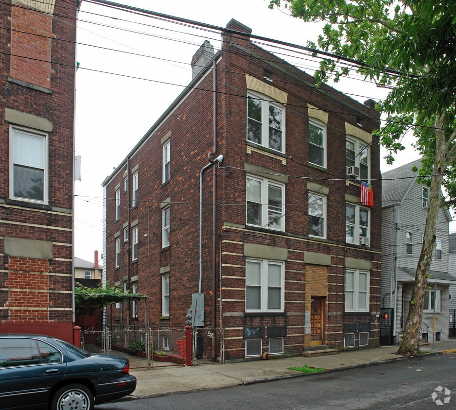 Primary Photo - 105-107 Darcy St