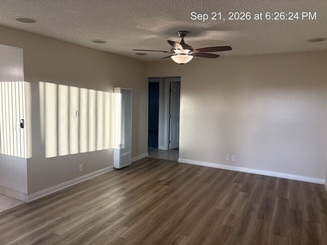 Building Photo - 3004 Royal Palm Dr