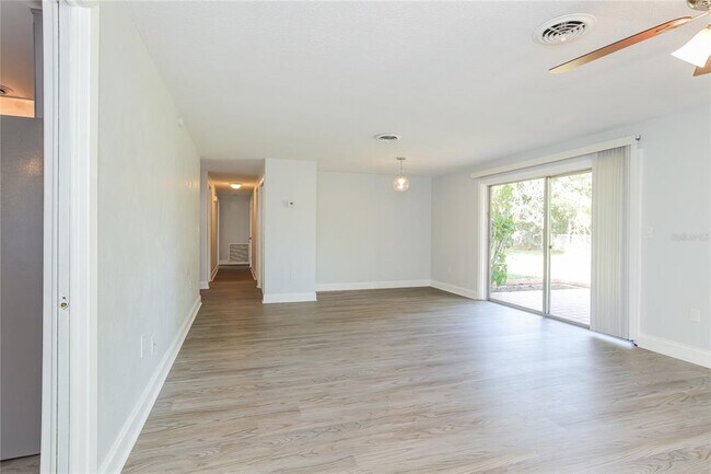 Foto del edificio - 40 Fairway Cir