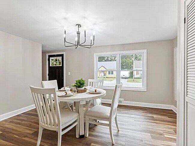 Building Photo - Spacious 3-Bedroom, 2-Bathroom Home in Fai...