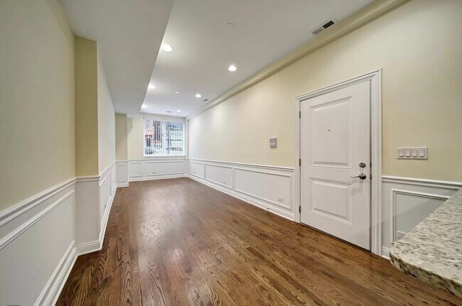 Foto del edificio - 3541 N Reta Ave