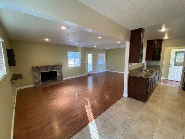Foto del edificio - 5525 Los Palos Cir