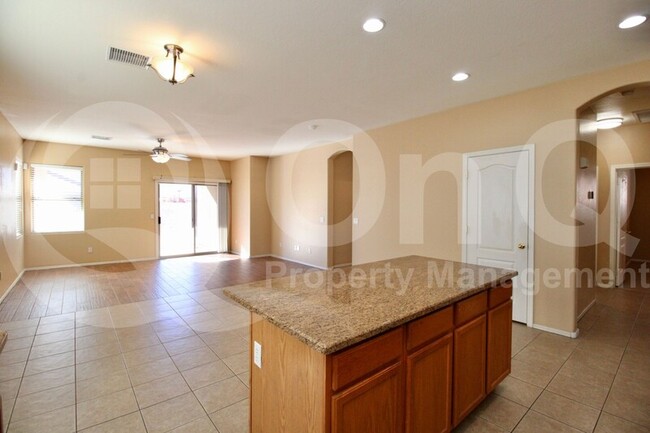 Foto del edificio - 14839 W Larkspur Dr