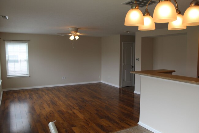 Building Photo - Maintenance Free Living in this 3 BR Condo...