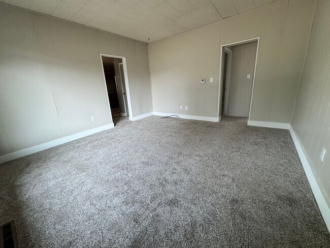 Building Photo - 1bd 1ba duplex for rent in Hudson IA