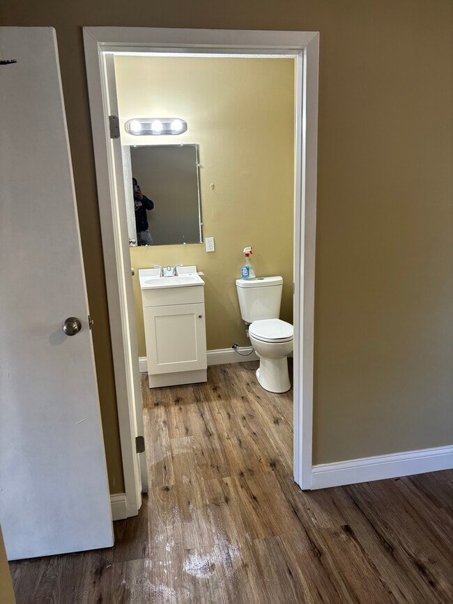 Foto del edificio - 204 N Warren St