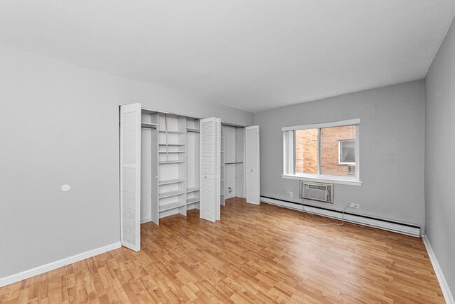 Foto del edificio - 3815 N Pine Grove Ave