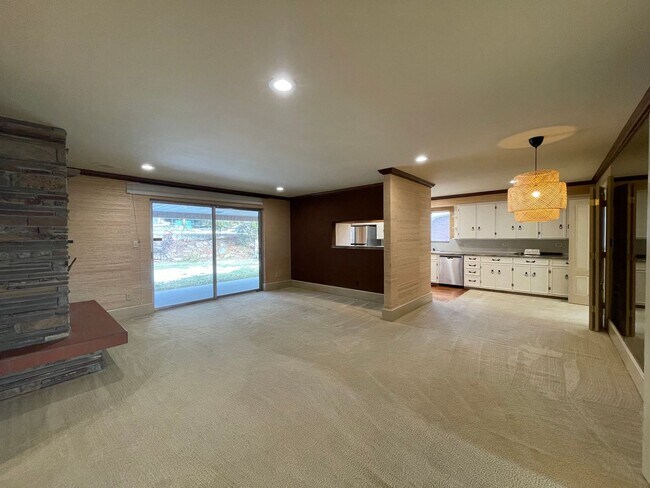 Foto del edificio - Gorgeous Mid-Century Modern Home Adjacent to BYU
