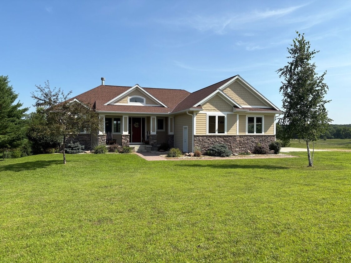 Primary Photo - 220 Meadow Woods Dr