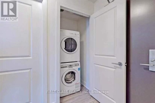 Photo du bâtiment - 8081 Birchmount Rd