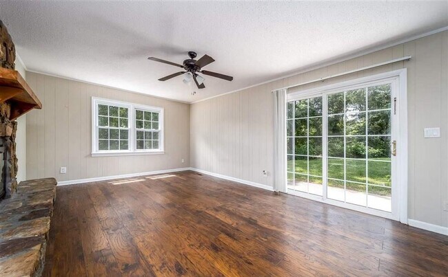 Building Photo - 4 bed & 2.5 bath with a pool