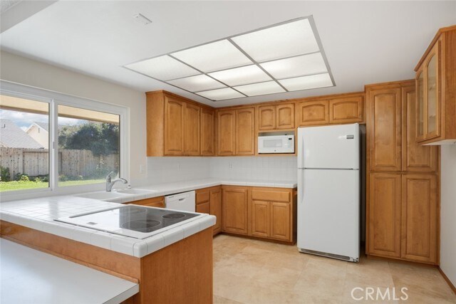 Building Photo - 8922 Pinehurst Cir