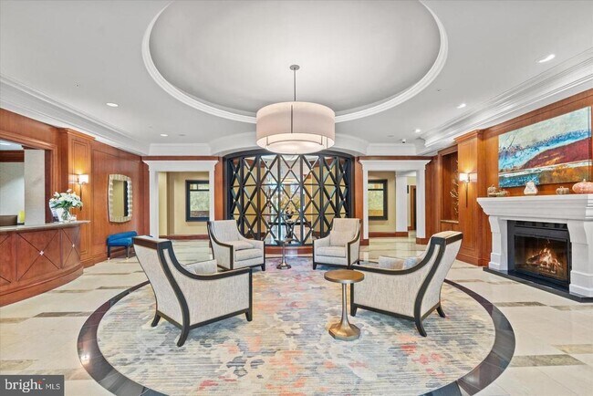 Foto del edificio - 8220 Crestwood Heights Dr